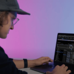 Cómo Conectar un DJ a una Laptop para Mezclar Música con Eficacia.